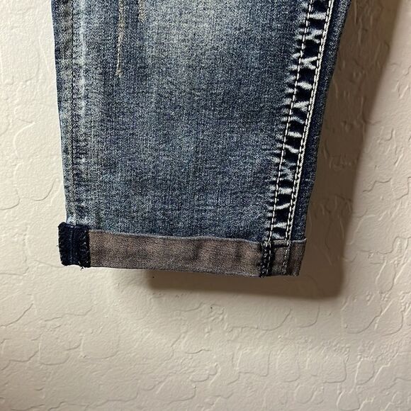 ALMOST Famous low rise cropped jeans embellished flap back pockets Size 7 - Picture 7 of 13